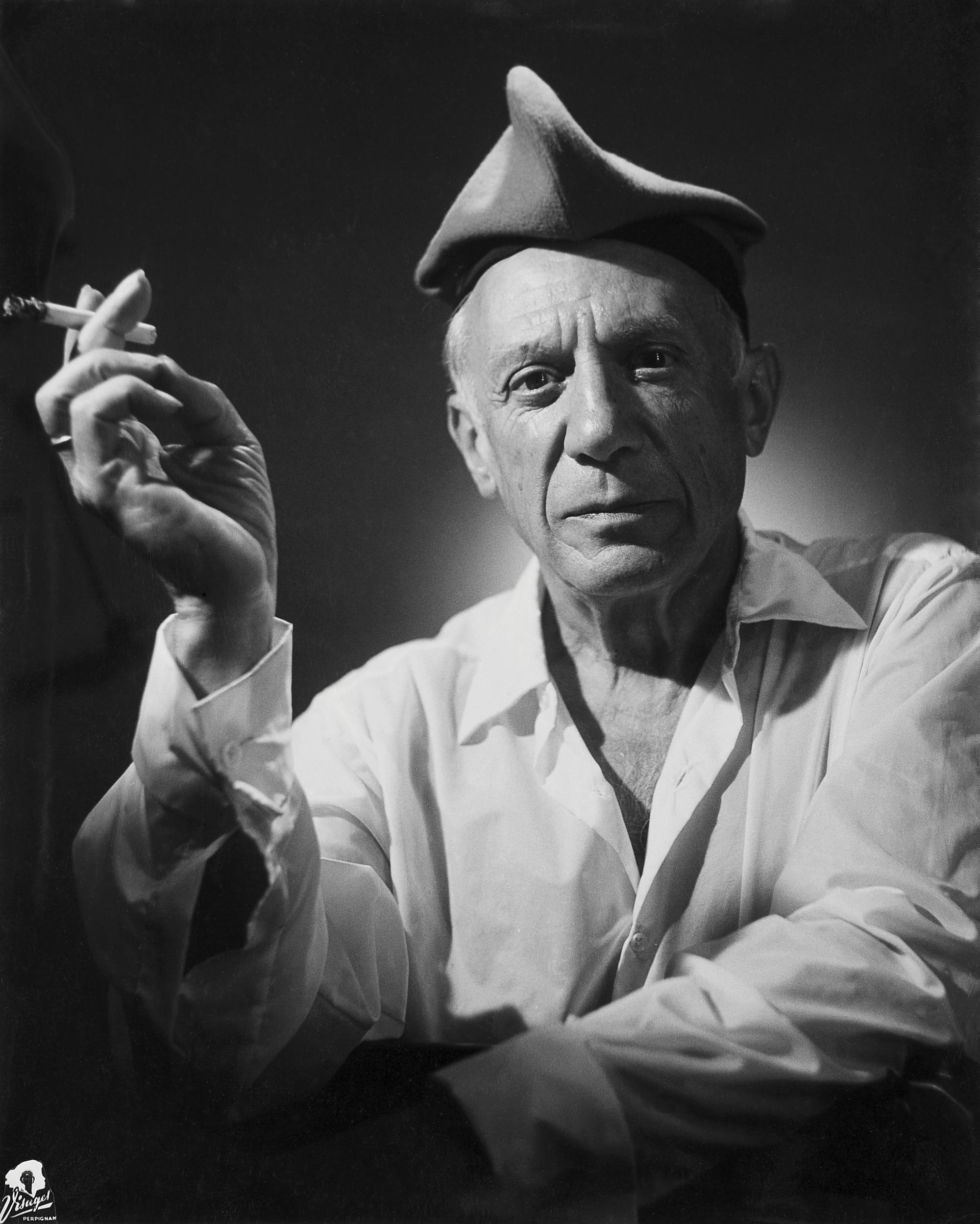 R. Fabre Portrait de Picasso à la barretina, photographie, fin août 1954 Perpignan, musée d’art Hyacinthe Rigaud. © R. Fabre (Studio visages). © Succession Picasso 2025